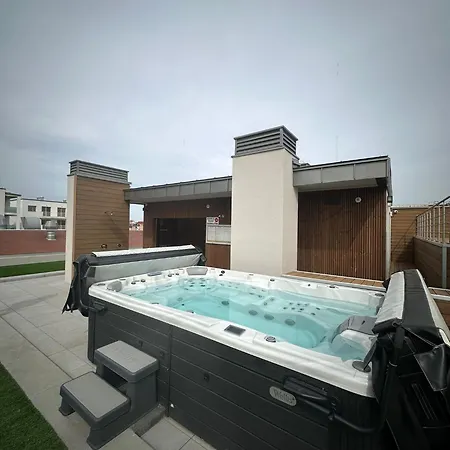 Infinite Lux Wellness Appartement *